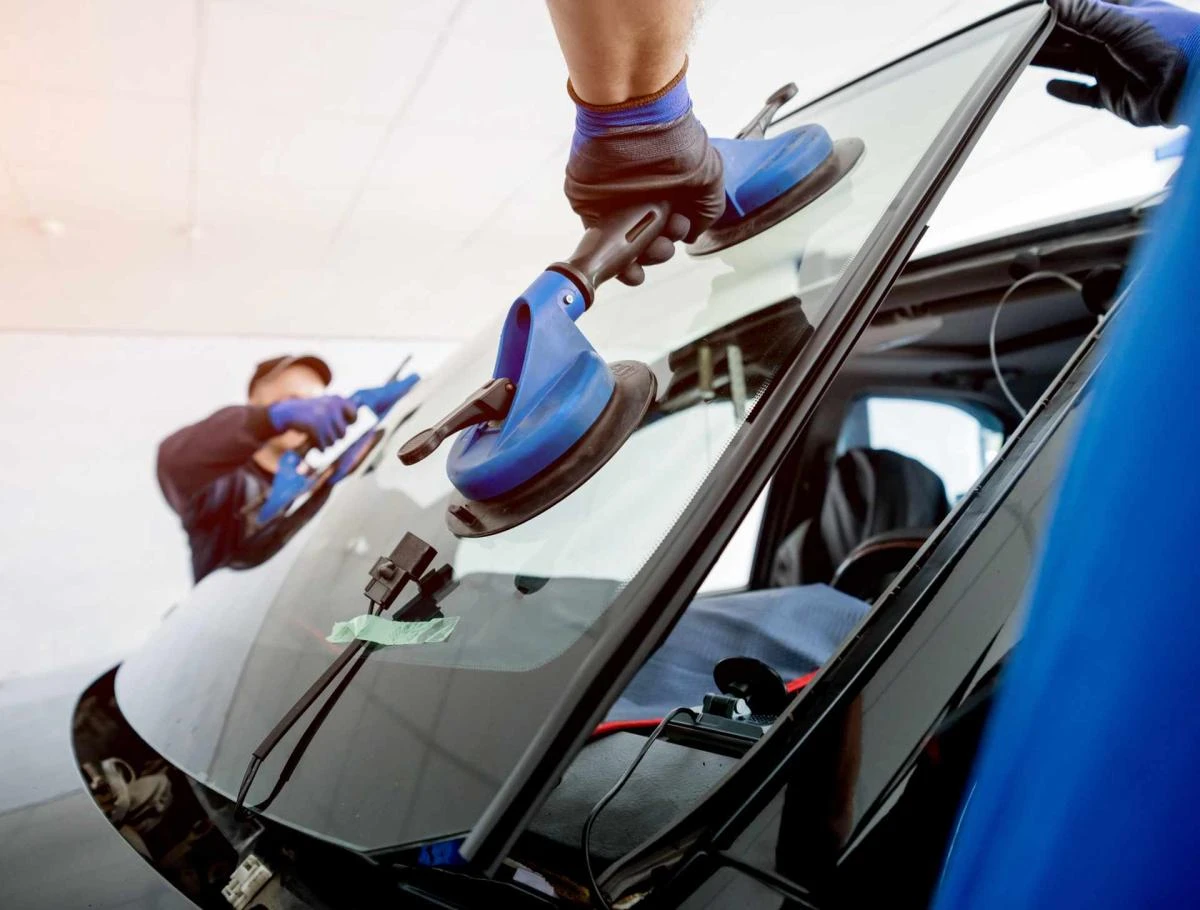 TOP CAR CENTER 83 -Remplacement de pare-brise à SIX-FOURS-LES-PLAGES